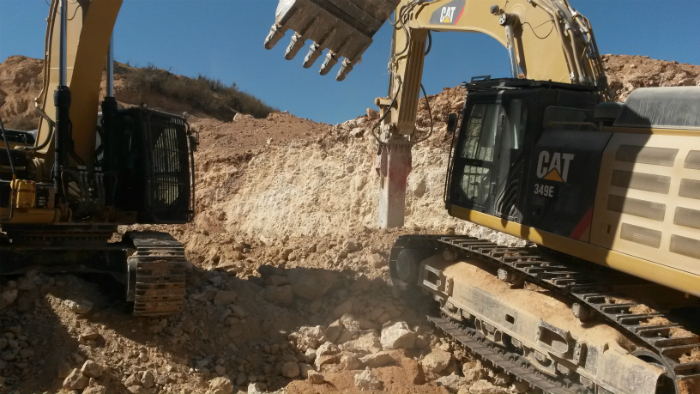 בראשי, מחפר, קבלנים מורשים, עבודות בכביש