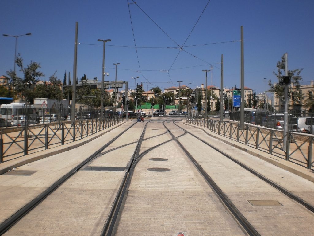 בראשי, מסילות רכבת קלה, קבלנים בירושלים