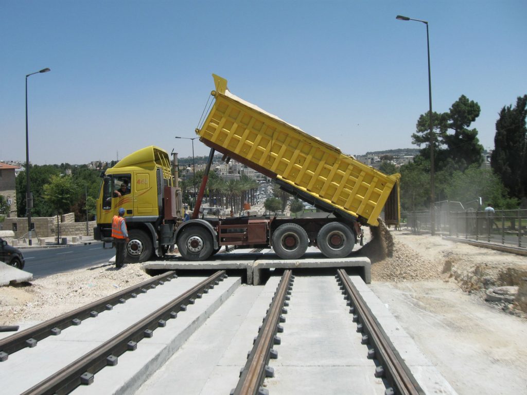 בראשי, משאית, רכבת קלה, קבלנים בירושלים