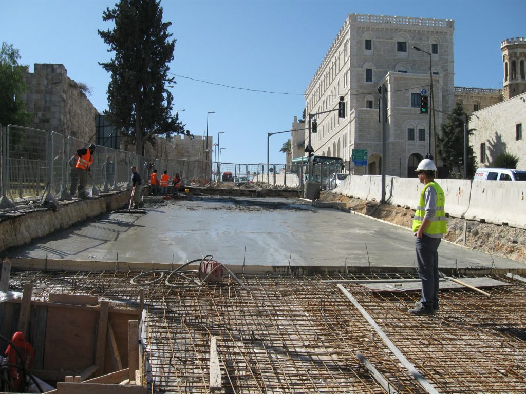 בראשי, רכבת קלה, חברות בנייה בירושלים