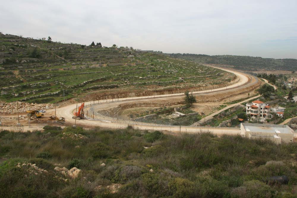 בראשי, קו התפר, חברות בנייה ויזמות