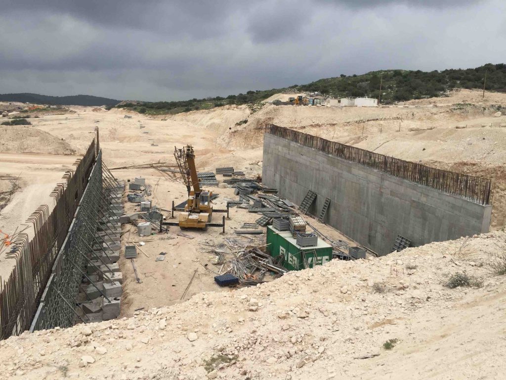 בראשי, כביש 5, חברות בנייה בישראל